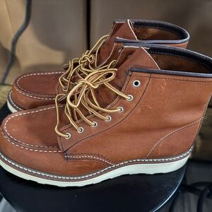 Red Wing Women's Short Boot in Oro Legacy Leather